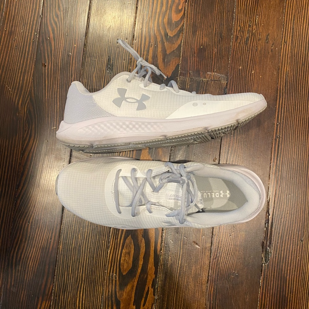 Under Armour charged mens running sneakers size 12
Like new worn 2 times